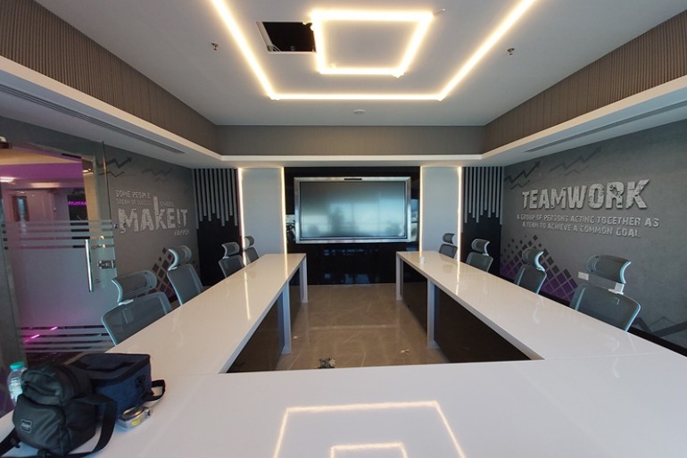 AL ZAEEM LEL SHARQ AL AWSAT REAL ESTATE L.L.C.
