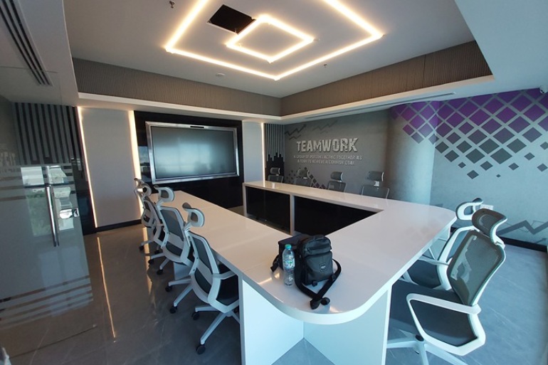 AL ZAEEM LEL SHARQ AL AWSAT REAL ESTATE L.L.C.